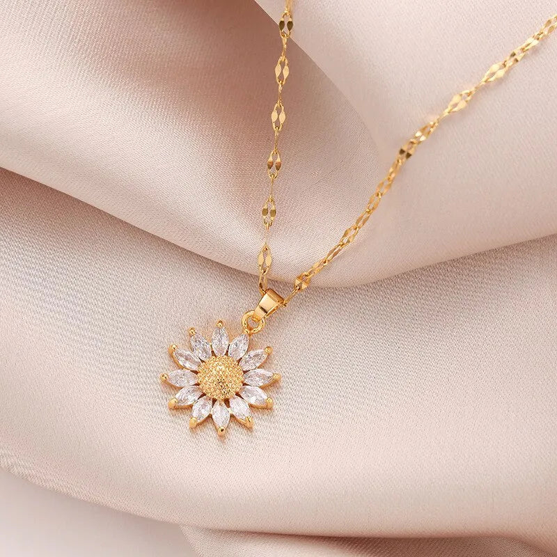 Gold Color Light Luxury Style Flower Necklace